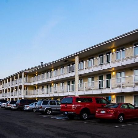 โฮมทาวน์ สตูดิโอส์ ซาเลม ออริกอน Motel ภายนอก รูปภาพ